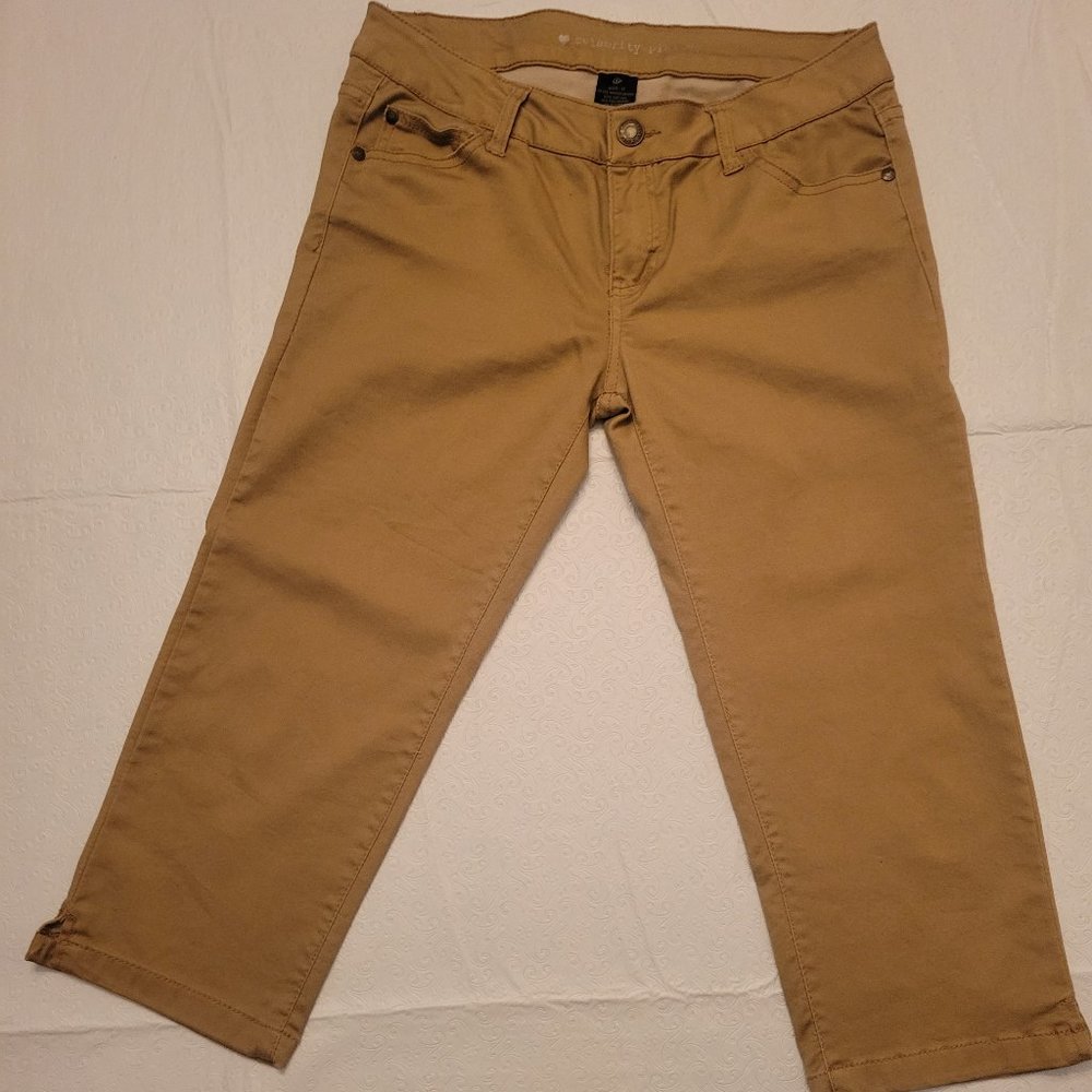 Celebrity Pink Cropped Capri Pants  Size 11 preowned